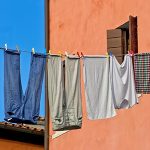 Как сушить одежду без сушилки